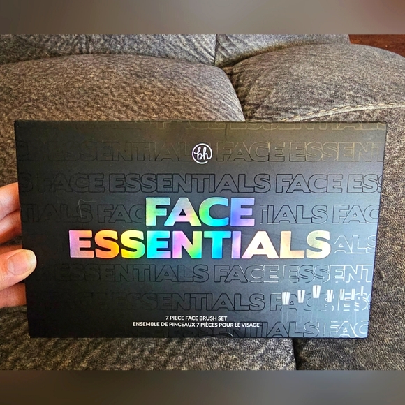 BH Cosmetics Face Essentials Makeup Brushset!! - Picture 1 of 5